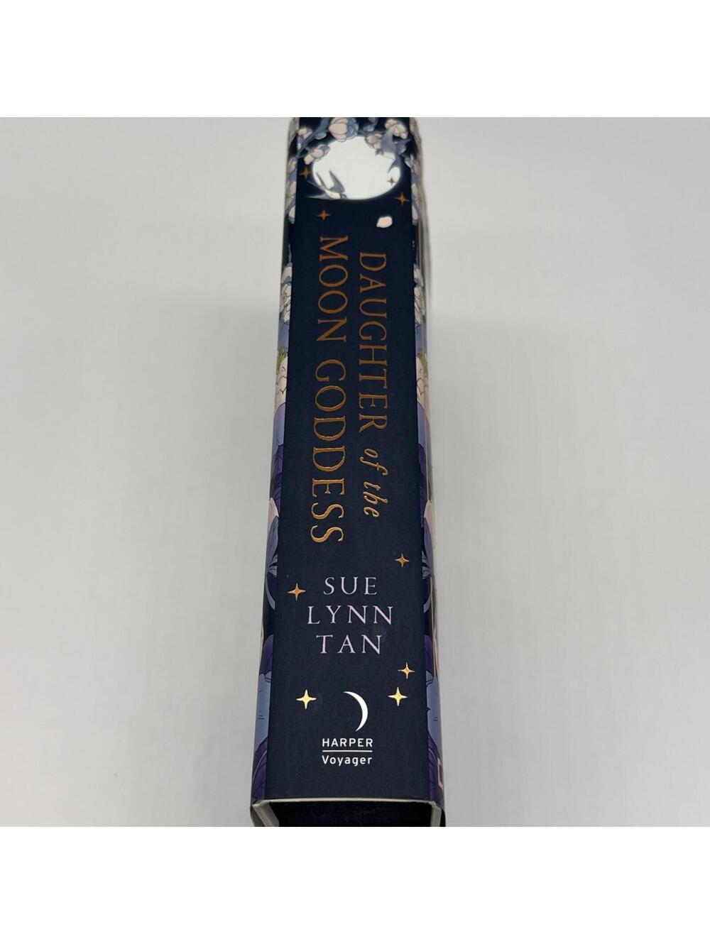 Daughter Of The Moon Goddess - Sue Lynn Tan - Fairyloot Signed Sprayed Edges - Picture 4 of 6